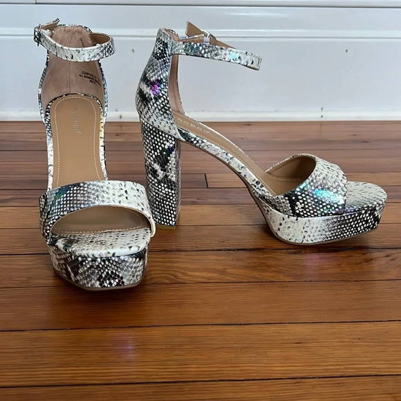 Bamboo "Compose" Platform Block Heels in Iridescent Snakeskin - NIB - Size 9 - Picture 1 of 13